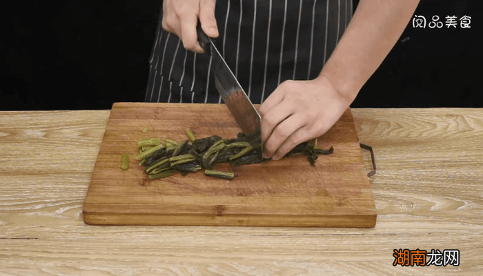 雪菜墨鱼丝 雪菜墨鱼丝的做法