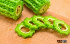 苦瓜晒干要去籽吗 苦瓜晒干怎么吃