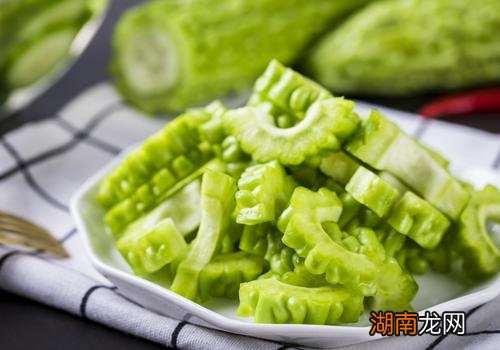 苦瓜和花甲能一起吃吗 苦瓜不能和什么一起吃