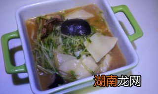 如何做鸡汤面片 鸡汤面片的做法