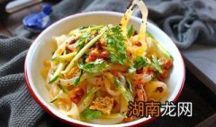 芥末拌韭菜的方法 芥末韭黄拌粉皮儿