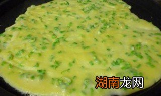 怎么做蒜苗饼吃 蒜苗饼做法介绍