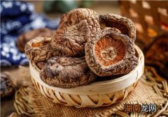 干香菇用热水还是冷水泡 新鲜香菇发霉还能吃吗