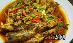 青椒紫苏炖回头鱼 青椒紫苏煮鱼头