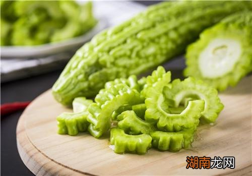 苦瓜什么人不能吃 挑选苦瓜的方法