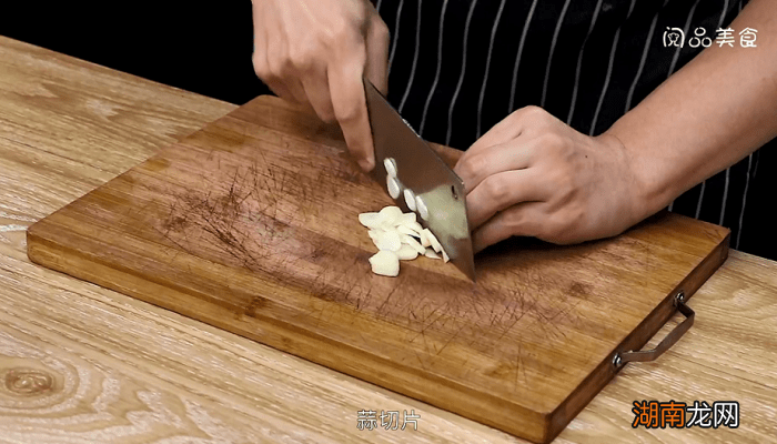 河蚌咸肉豆腐煲 河蚌咸肉豆腐煲的做法