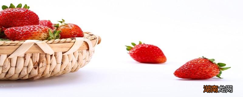 洗草莓需要用盐水泡几分钟 可以用苏打水洗草莓嘛
