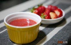 白酒泡草莓可以喝吗 吃草莓有什么好处