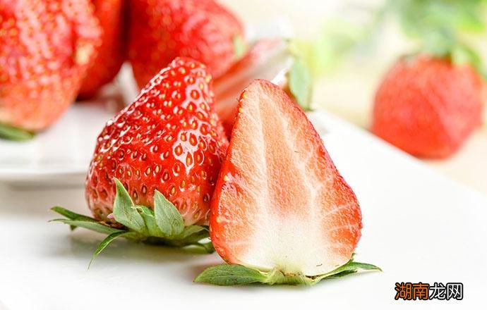 草莓是中间空心好还是实心好 草莓中间空心是怎么回事
