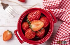 怎样分辨草莓是不是催熟的 怎么看草莓是不是催熟的