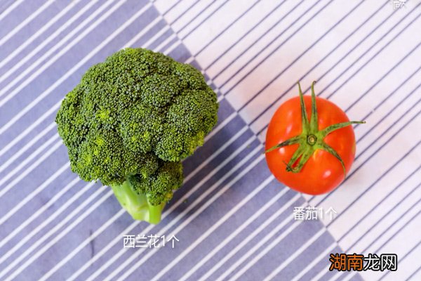 番茄炒西兰花的做法