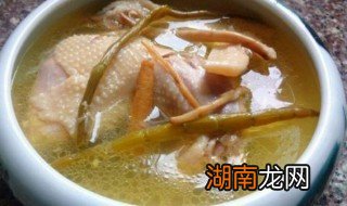 家常炖鸡肉的简单方法 清炖 家常炖鸡肉的简单方法