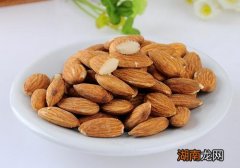 杏仁一天吃多少粒合适 杏仁中毒的症状