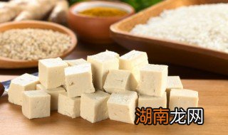 泥鳅炖豆腐的方法 做泥鳅炖豆腐窍门