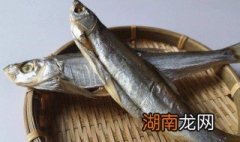 鱼晒干了怎么做好吃 晒的鱼干应该怎么做