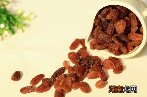 醋泡葡萄干的功效