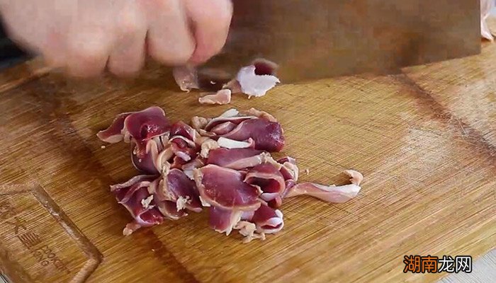 蒜苗炒鸭胗做法 蒜苗炒鸭胗怎么做