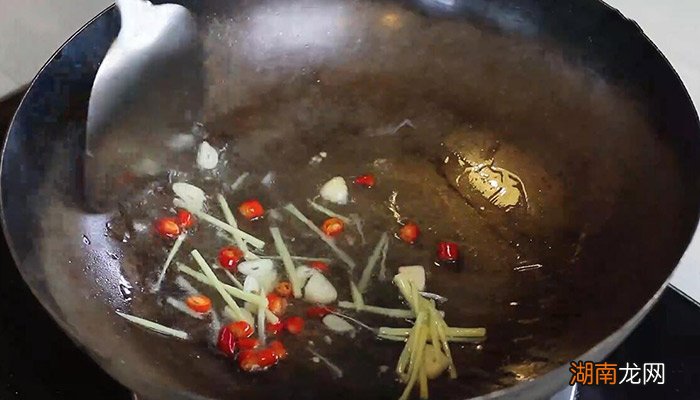 蒜苗炒鸭胗做法 蒜苗炒鸭胗怎么做