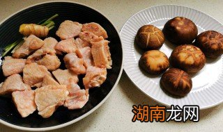 香菇蒸鸡翅如何做 香菇蒸鸡翅怎样做