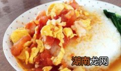 番茄炒蛋配米饭怎么做 做番茄炒蛋配米饭的步骤