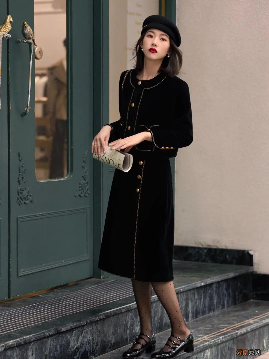 运动鞋失宠了，今年秋冬流行这种鞋子，时髦好看又减龄