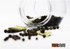 胡椒有什么作用 哪些人不能吃胡椒