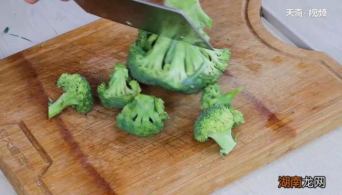 西兰花炒核桃仁做法西兰花炒核桃仁怎么做