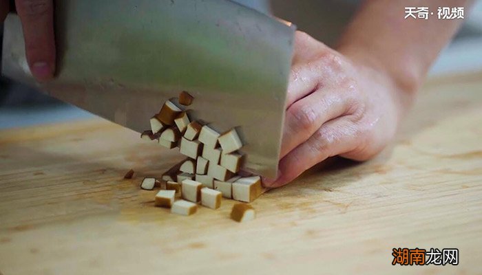 芹菜牛肉粒的做法 芹菜牛肉粒怎么做
