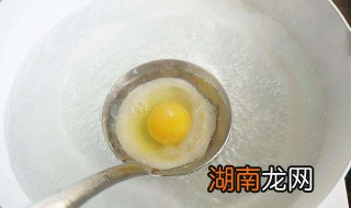 怎样打荷包蛋才能不散 荷包蛋的做法
