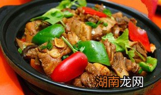 黄鸡焖米饭教程 黄鸡焖米饭做法介绍