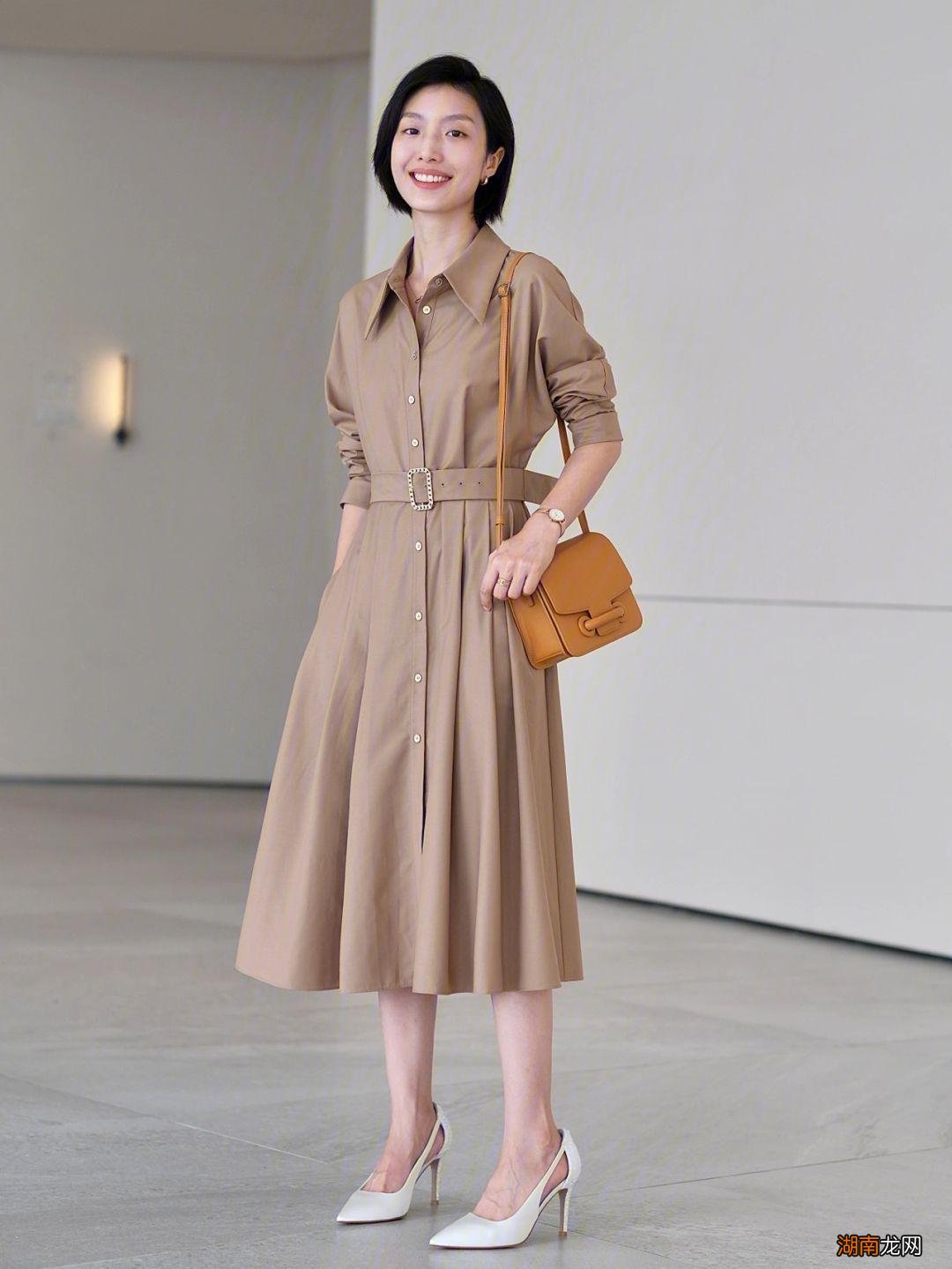 品味高级的女人,初秋这样“裙子叠穿”,美得优雅知性