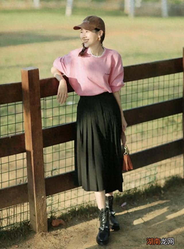 秋冬穿“卫衣”，记住这5点搭配技巧，高级又时髦！