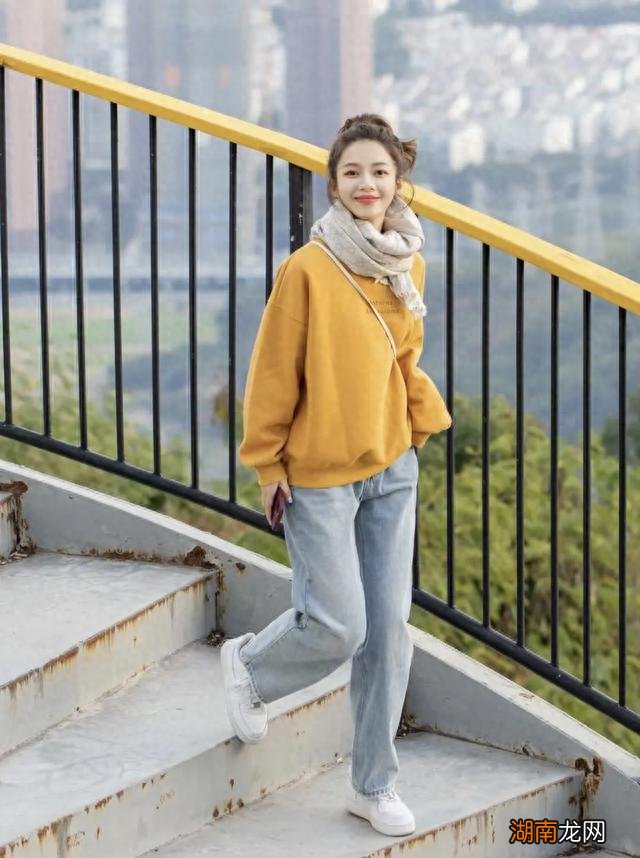 秋冬穿“卫衣”，记住这5点搭配技巧，高级又时髦！
