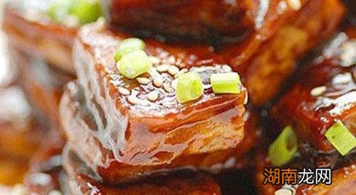 鸡精变成绿色还能吃吗