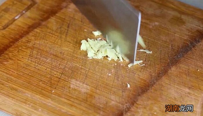 酸菜炒土豆片做法 酸菜炒土豆片怎么做