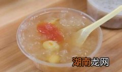 煮糖水需要什么技巧 银耳雪梨红枣汤的做法介绍