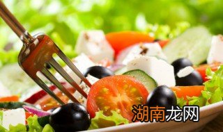 宿舍党如何做蔬菜沙拉 健康营养蔬菜沙拉做法步骤