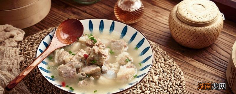 羊肉汤可以放胡椒粉吗 羊肉汤放白胡椒粉还是黑胡椒粉好