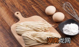 海鲜长寿面做法步骤 海鲜长寿面的做法