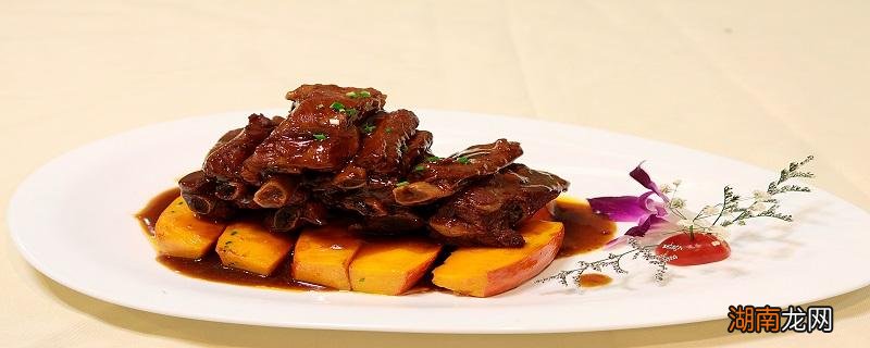 红烧排骨如何去除肉腥味 红烧排骨怎么上色好看