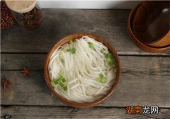 老人吃面条配什么菜 老年人吃什么水果好