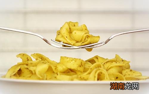 做油泼面要过凉水吗 油泼面放什么调料