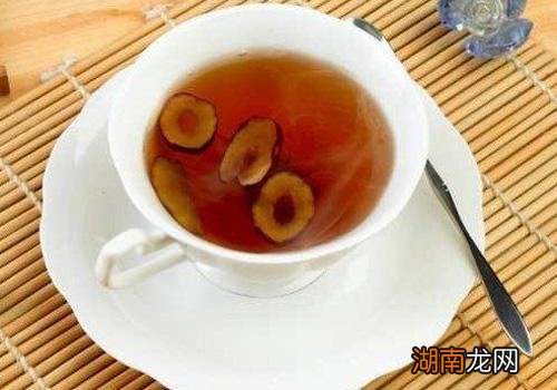 枸杞菊花冰糖泡茶能加蜂蜜这样你喝过吗?