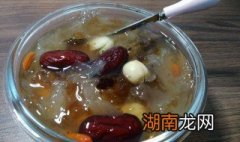 桃胶银耳甜汤如何做 桃胶银耳甜汤的做法分享