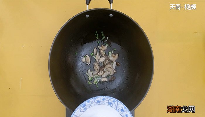 鲍鱼捞饭的做法 鲍鱼捞饭怎么做