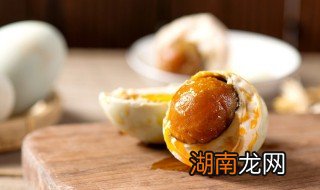 腌制咸鸭蛋的简单方法 腌制咸鸭蛋怎么做