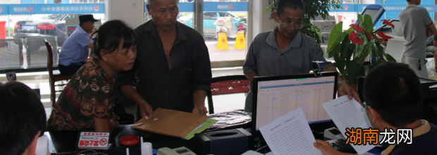 怎么计算自己和单位应该缴多少社保费