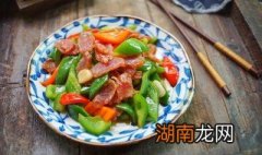 什么炒腊肠好吃 青椒炒腊肠好吃的做法介绍