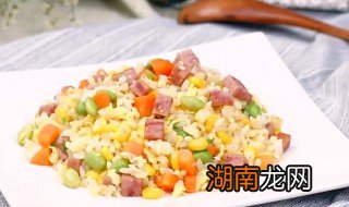 怎么做玉米蛋炒饭简单又好吃 简单又好吃的玉米粒蛋炒饭做法