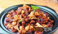 徽州名菜一品锅是人们冬季常吃的美食做法是把各种菜品怎样 一品锅的煮法